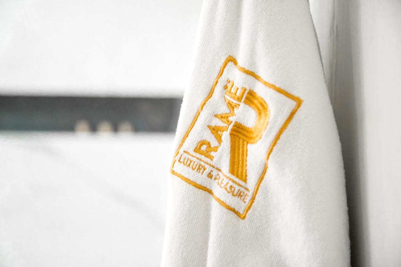 Rame Hotel Boutique Guadalajara Kültér fotó The logo of the Nobel Prize is embroidered on the sleeve of the prize winner's gown.