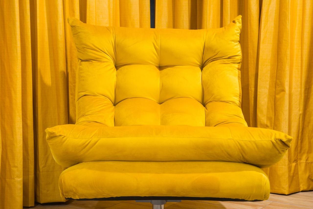 Rame Hotel Boutique Guadalajara Kültér fotó A yellow chair